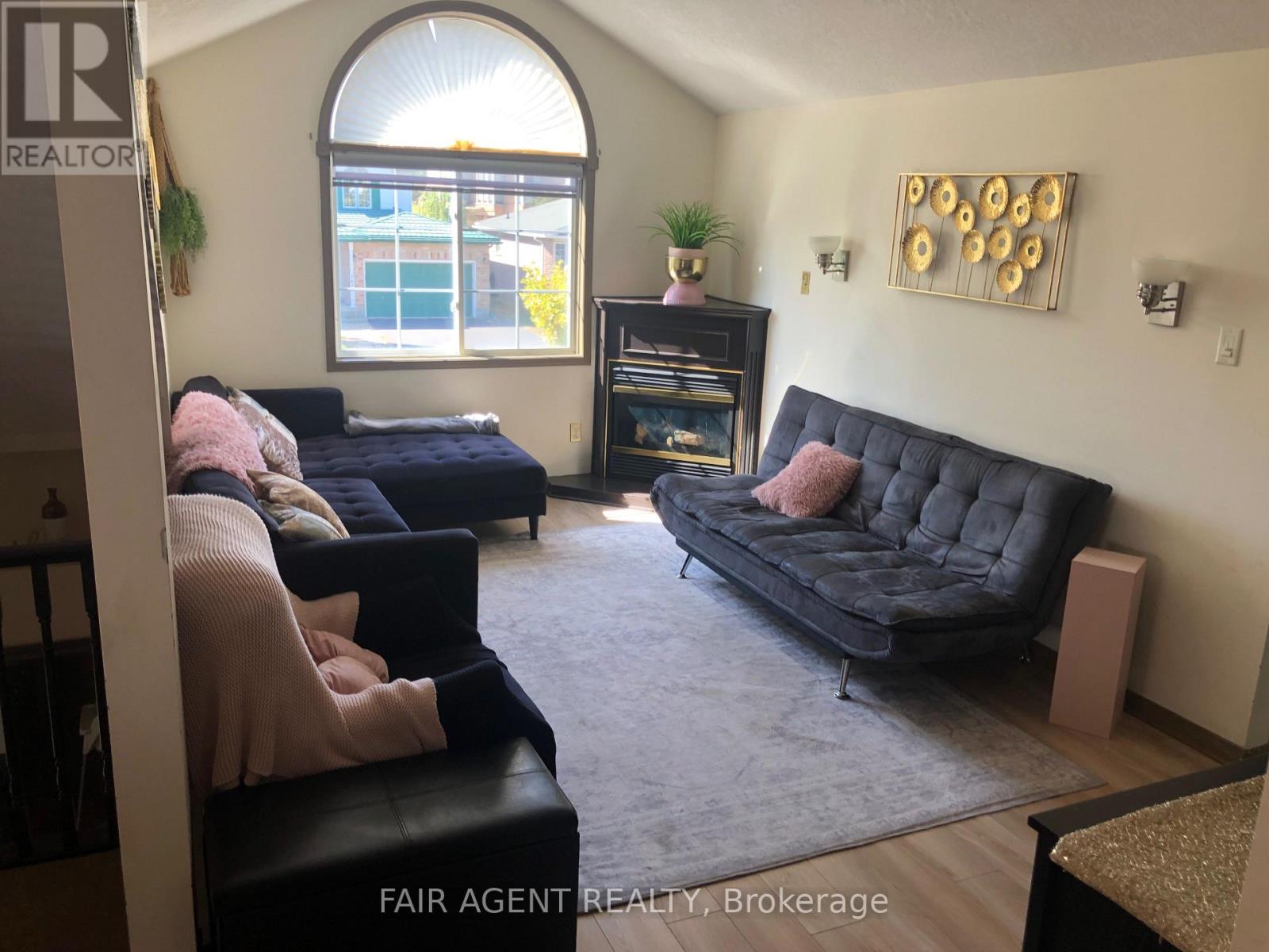 562 Erinbrook Drive, Kitchener, Ontario  N2E 3M8 - Photo 11 - X12469872