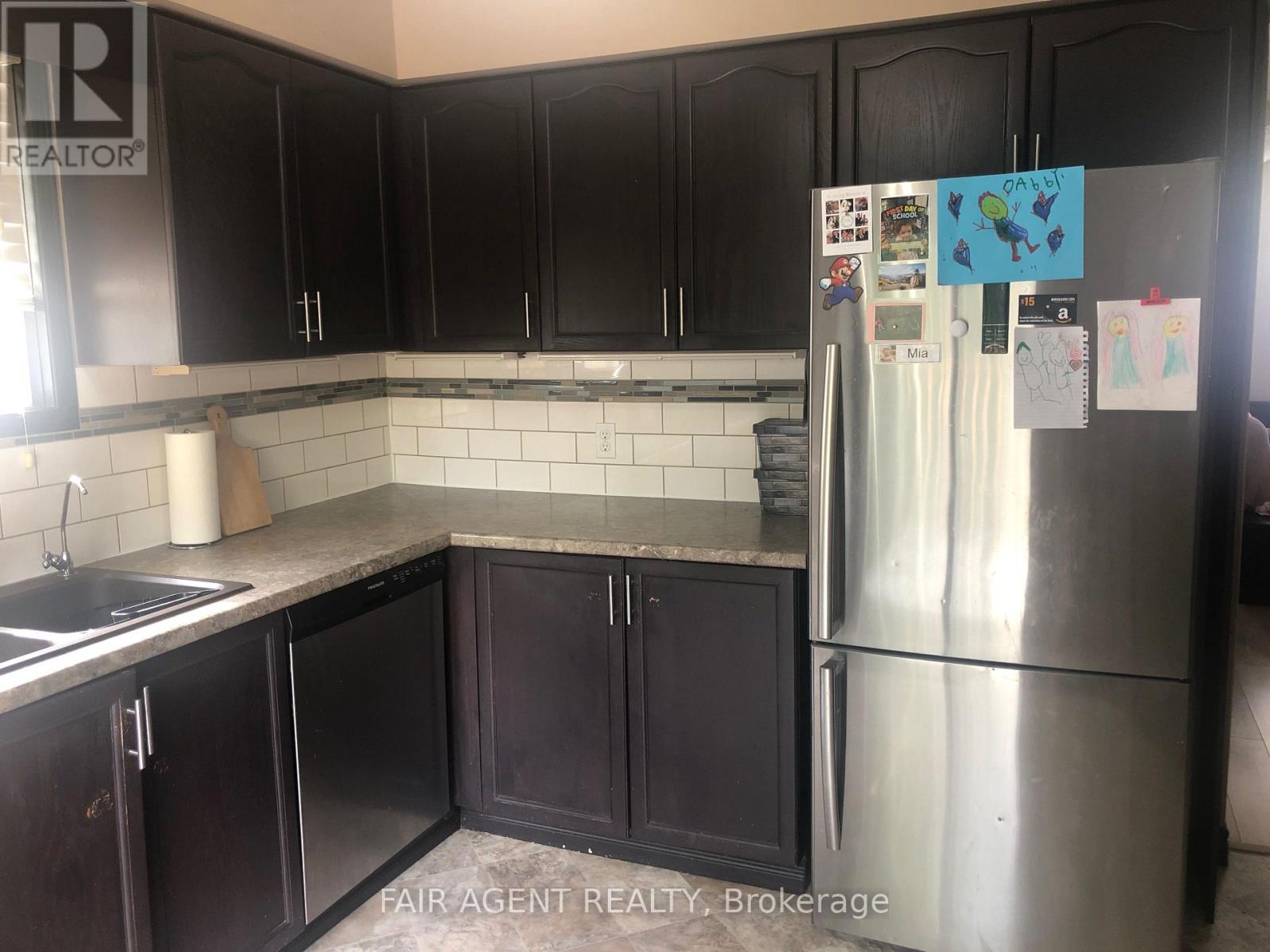 562 Erinbrook Drive, Kitchener, Ontario  N2E 3M8 - Photo 18 - X12469872