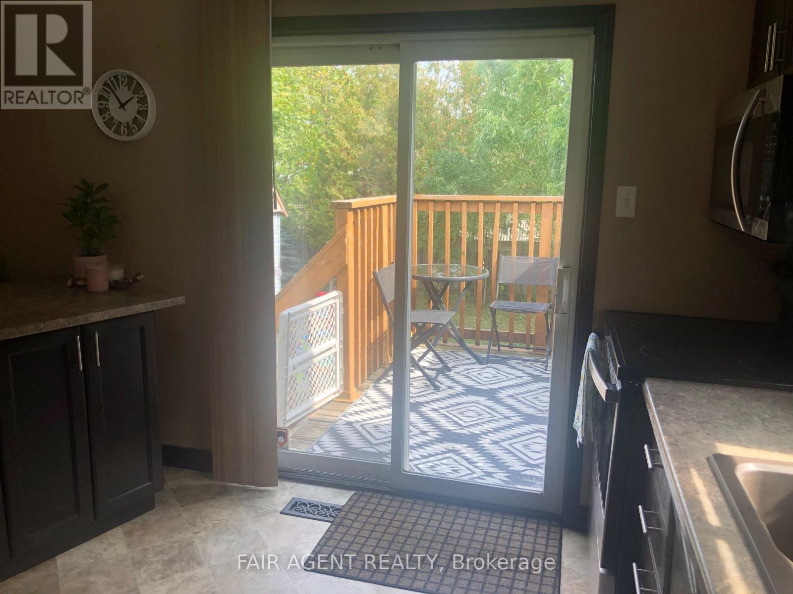 562 Erinbrook Drive, Kitchener, Ontario  N2E 3M8 - Photo 19 - X12469872