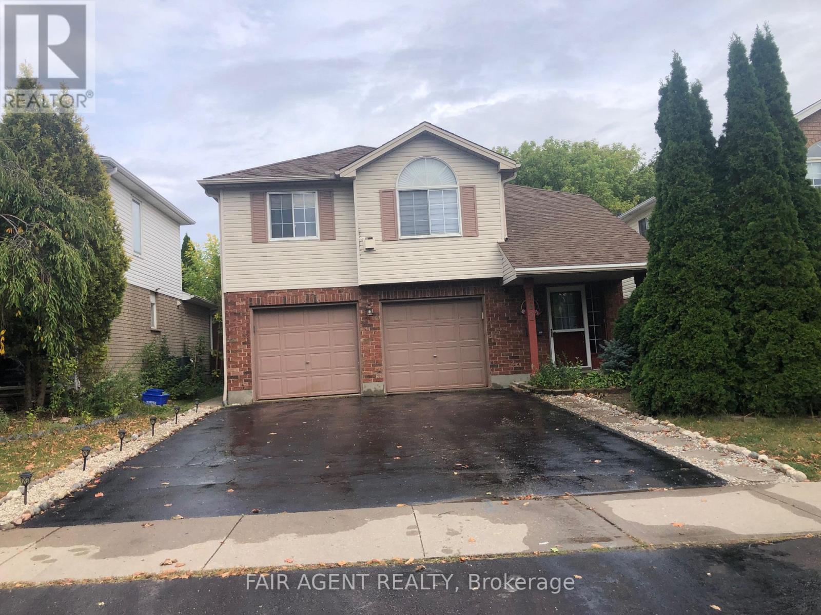 562 Erinbrook Drive, Kitchener, Ontario  N2E 3M8 - Photo 2 - X12469872