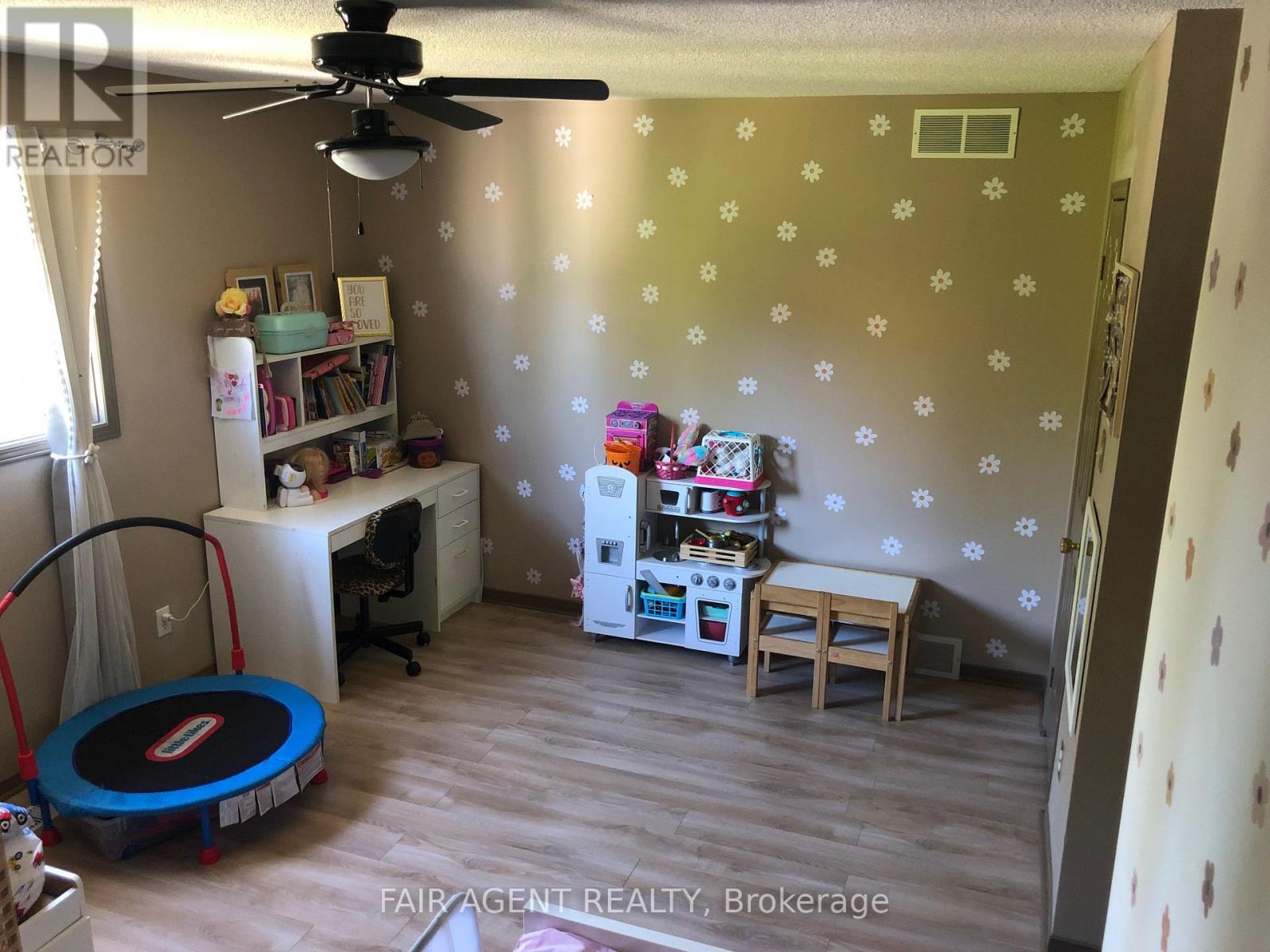562 Erinbrook Drive, Kitchener, Ontario  N2E 3M8 - Photo 26 - X12469872