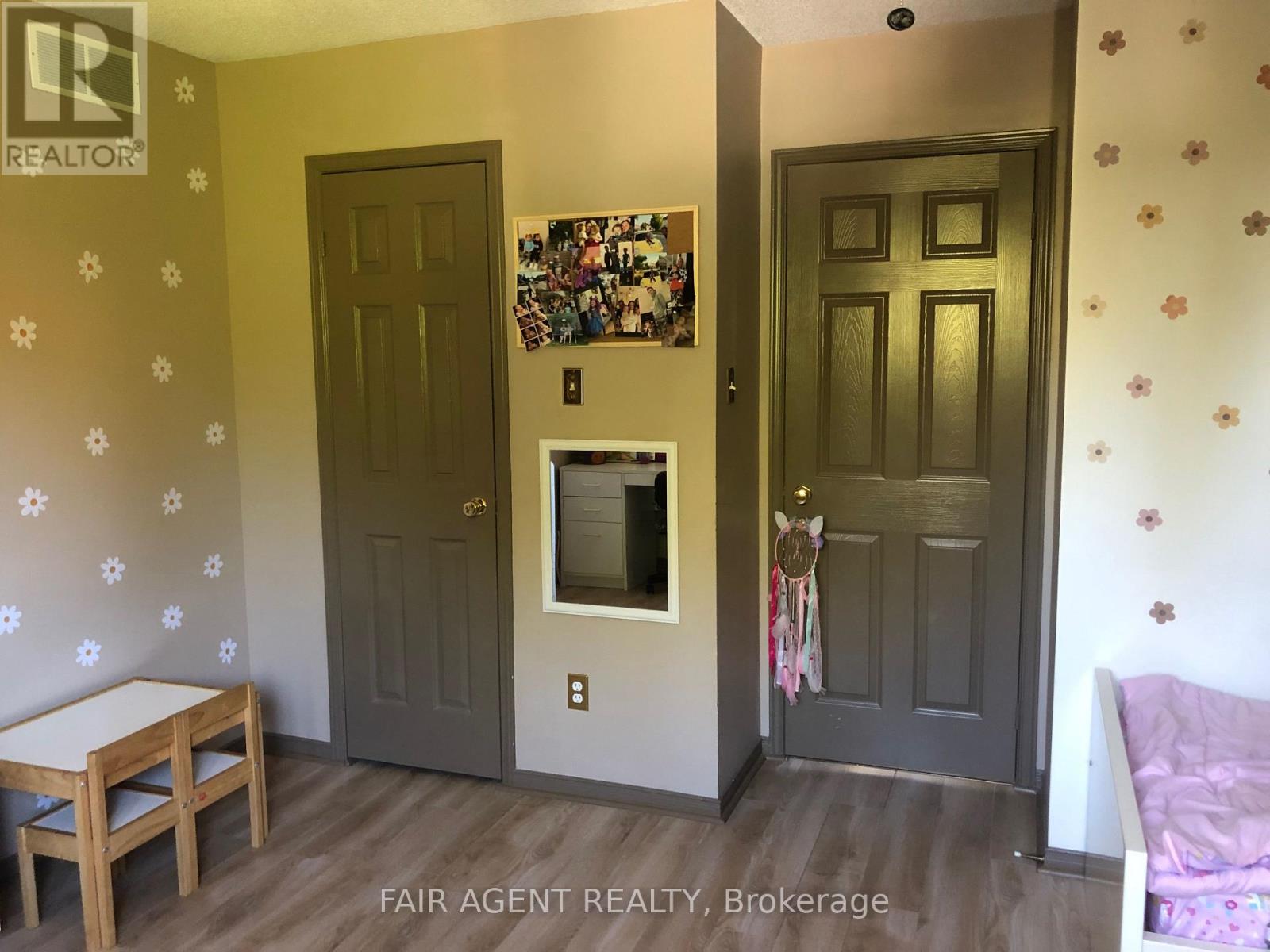 562 Erinbrook Drive, Kitchener, Ontario  N2E 3M8 - Photo 27 - X12469872