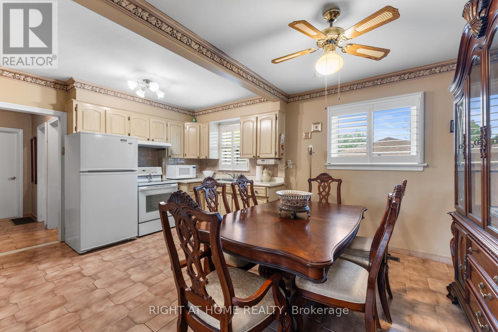 254 Richard Clark Drive, Toronto, Ontario  M3M 1W2 - Photo 10 - W12469864