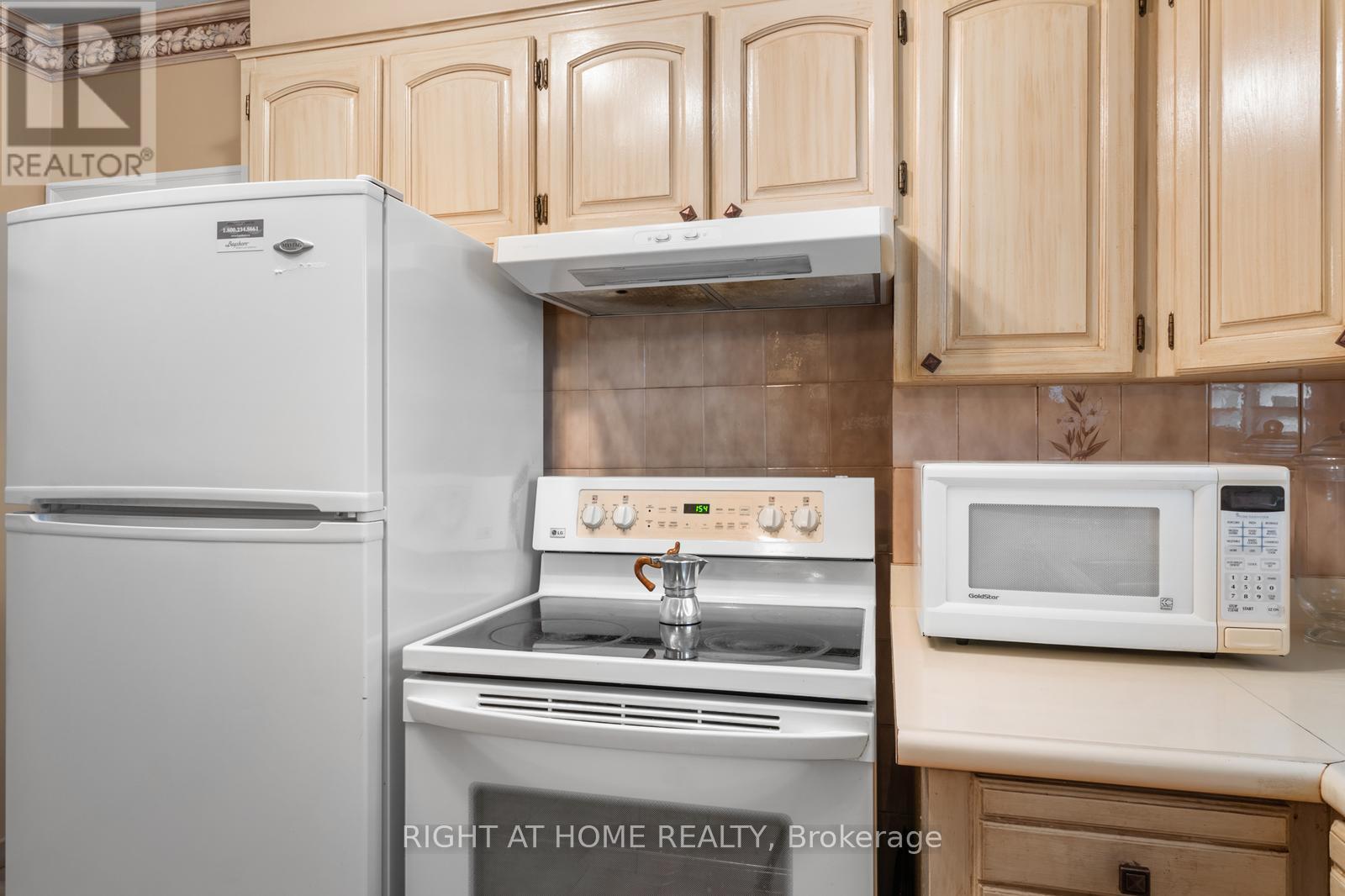 254 Richard Clark Drive, Toronto, Ontario  M3M 1W2 - Photo 13 - W12469864