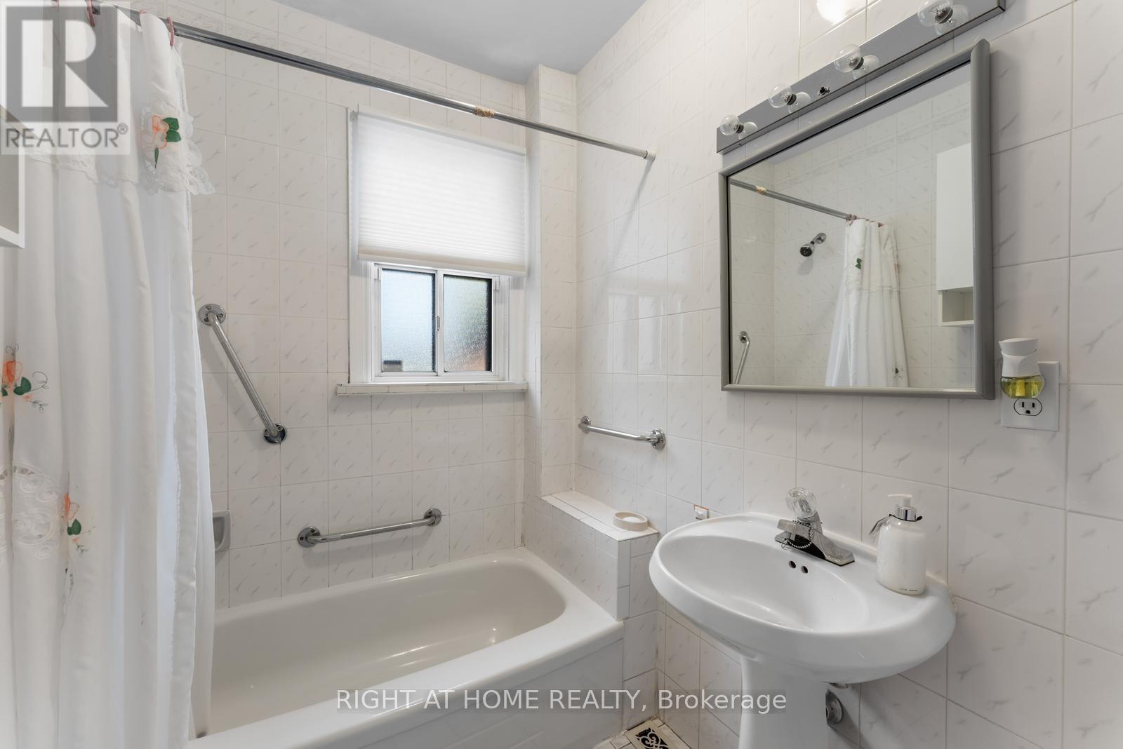 254 Richard Clark Drive, Toronto, Ontario  M3M 1W2 - Photo 21 - W12469864
