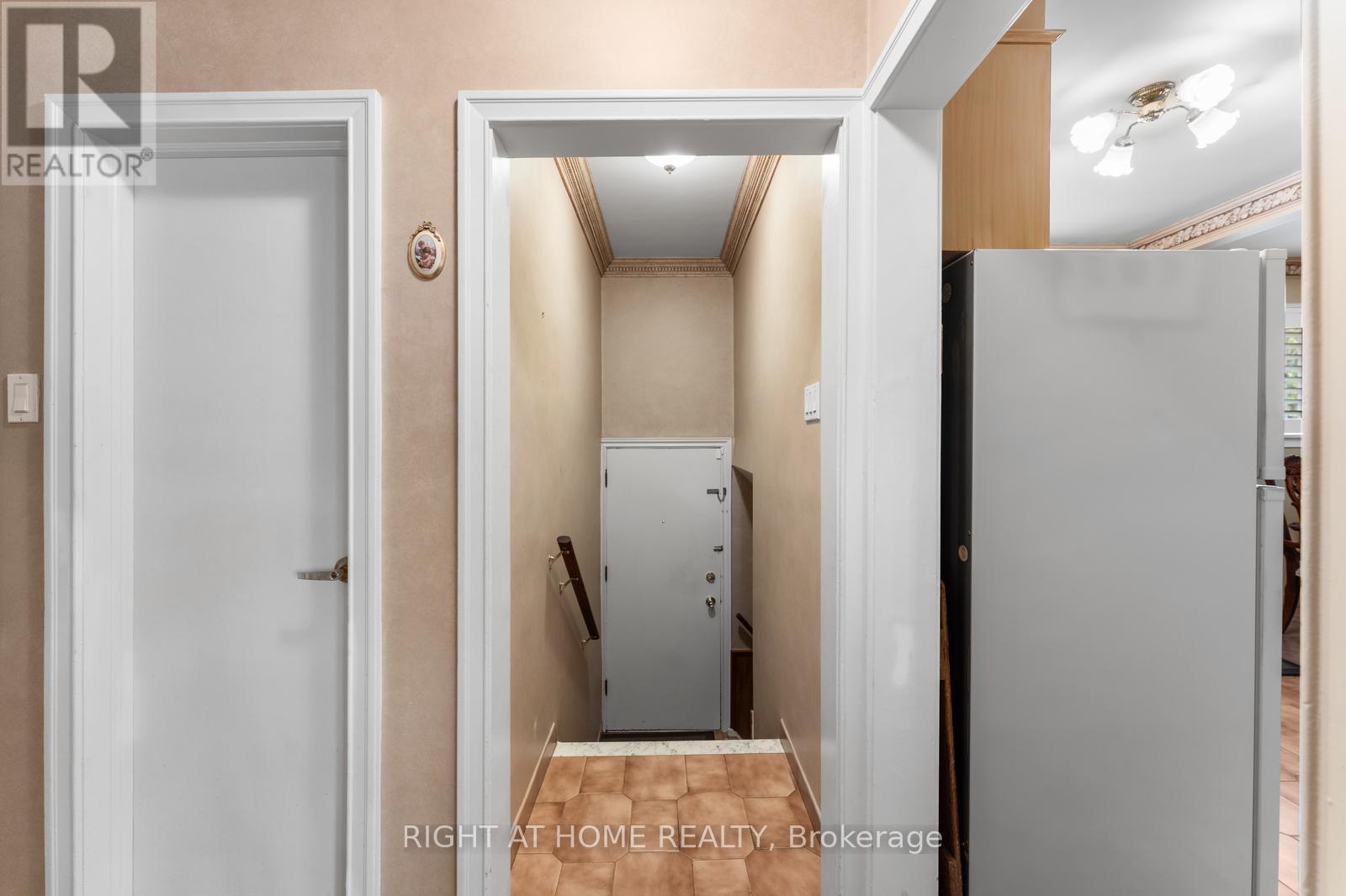254 Richard Clark Drive, Toronto, Ontario  M3M 1W2 - Photo 22 - W12469864