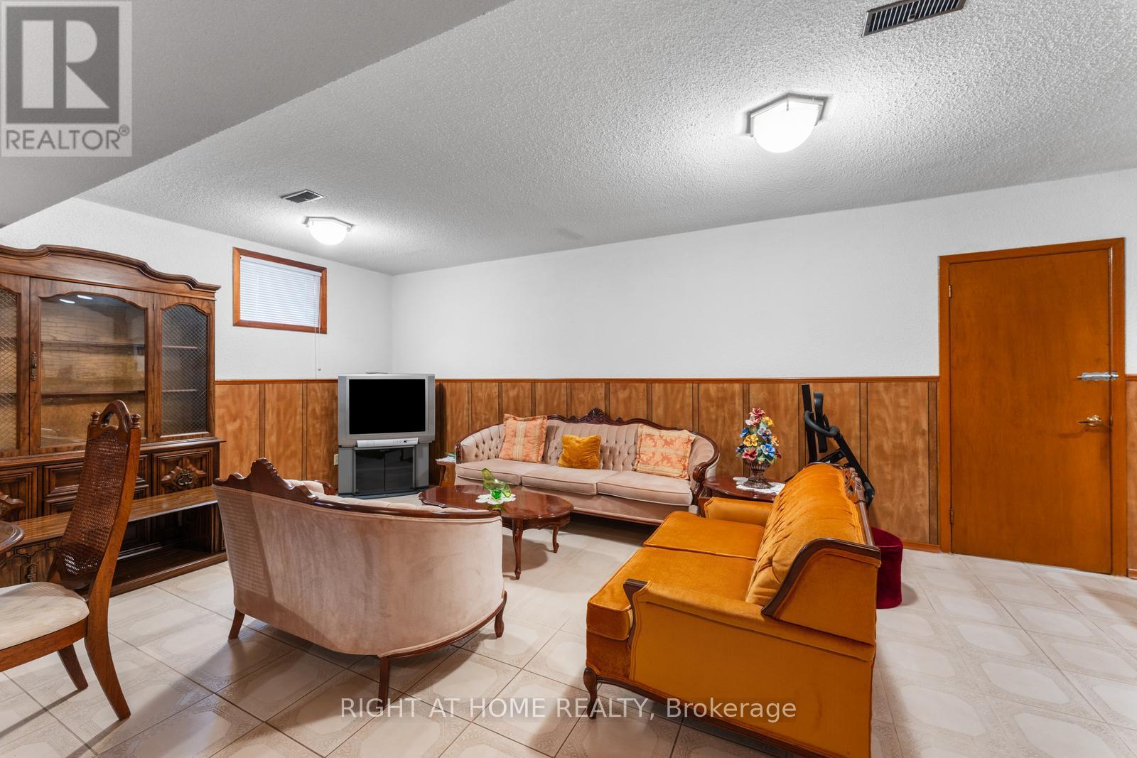 254 Richard Clark Drive, Toronto, Ontario  M3M 1W2 - Photo 25 - W12469864