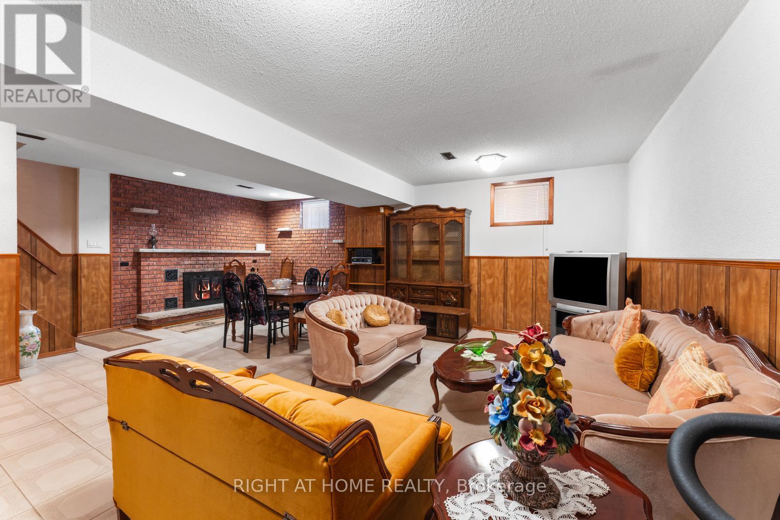 254 Richard Clark Drive, Toronto, Ontario  M3M 1W2 - Photo 26 - W12469864