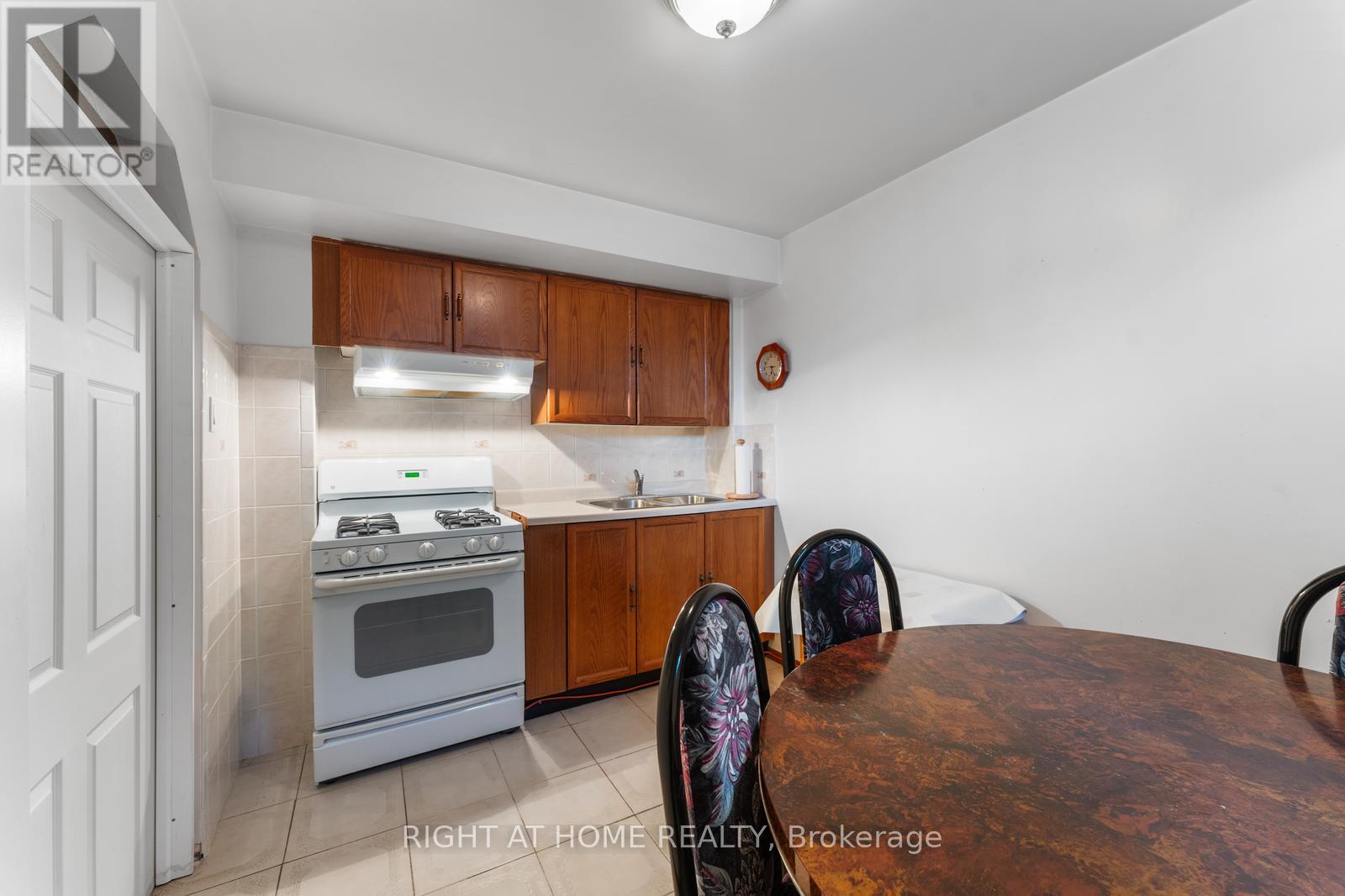 254 Richard Clark Drive, Toronto, Ontario  M3M 1W2 - Photo 30 - W12469864