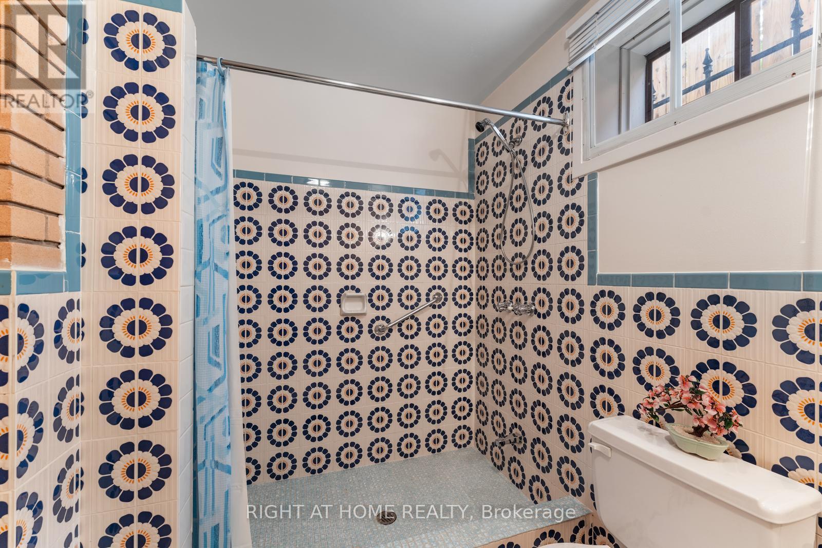 254 Richard Clark Drive, Toronto, Ontario  M3M 1W2 - Photo 32 - W12469864