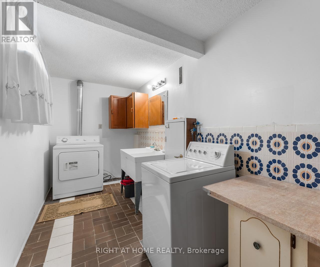 254 Richard Clark Drive, Toronto, Ontario  M3M 1W2 - Photo 33 - W12469864