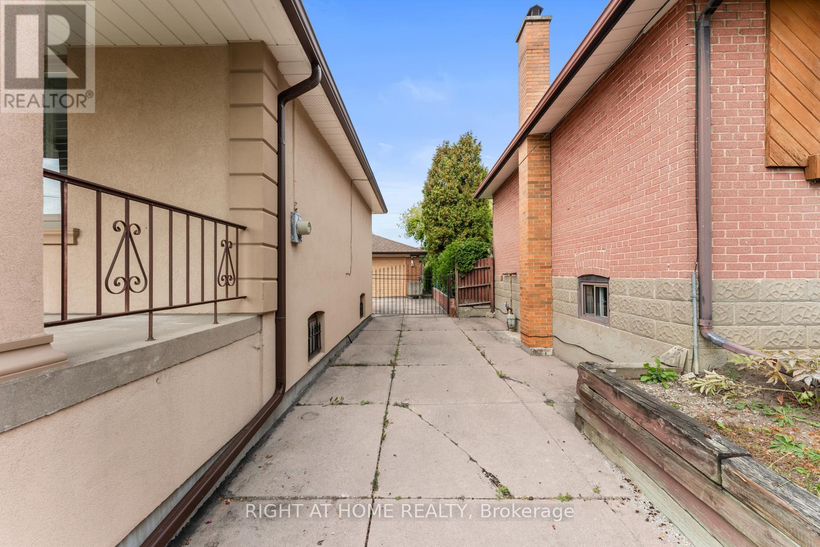 254 Richard Clark Drive, Toronto, Ontario  M3M 1W2 - Photo 34 - W12469864