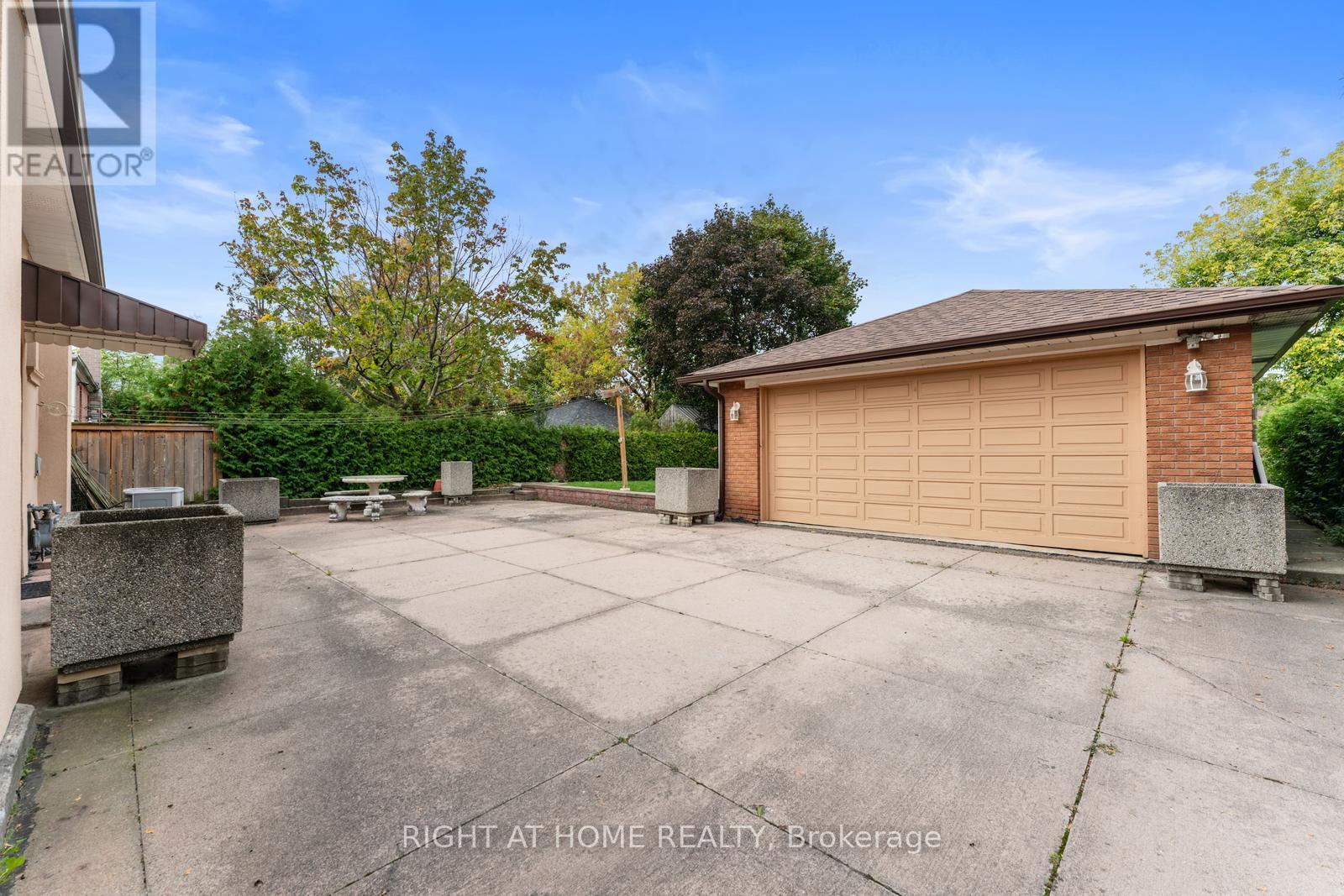 254 Richard Clark Drive, Toronto, Ontario  M3M 1W2 - Photo 35 - W12469864