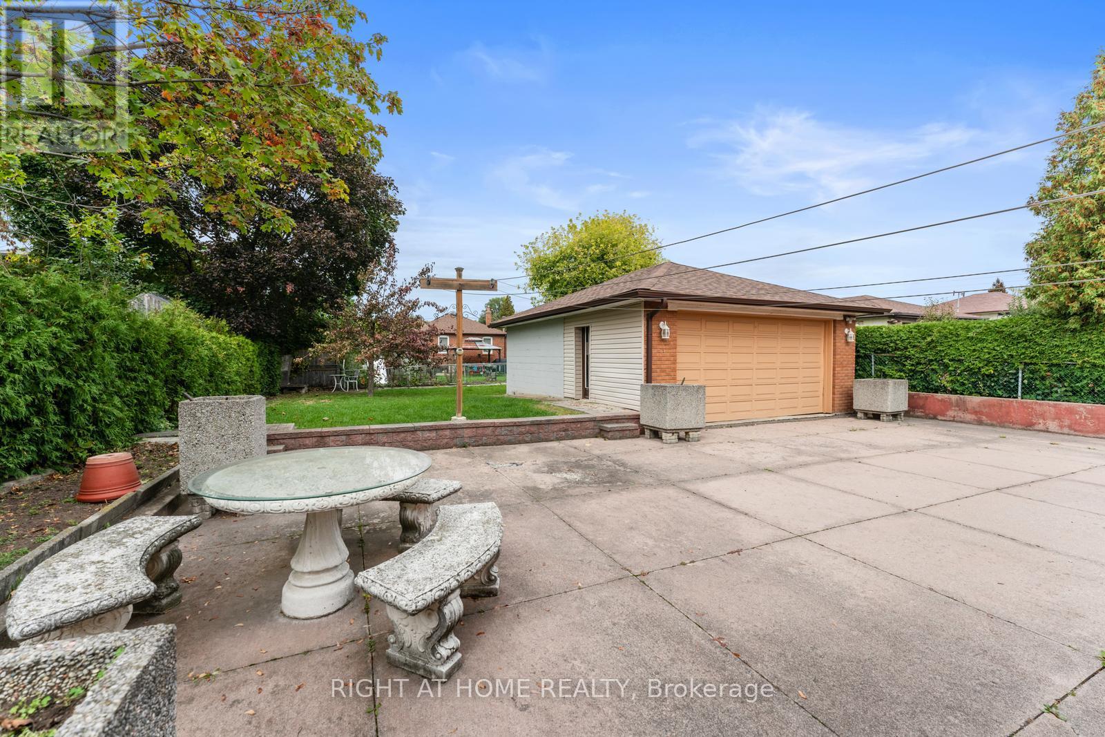254 Richard Clark Drive, Toronto, Ontario  M3M 1W2 - Photo 37 - W12469864