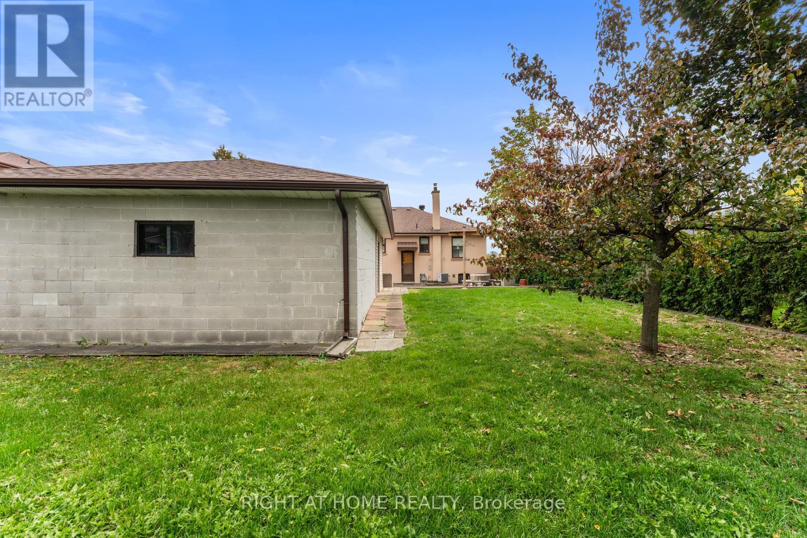 254 Richard Clark Drive, Toronto, Ontario  M3M 1W2 - Photo 39 - W12469864