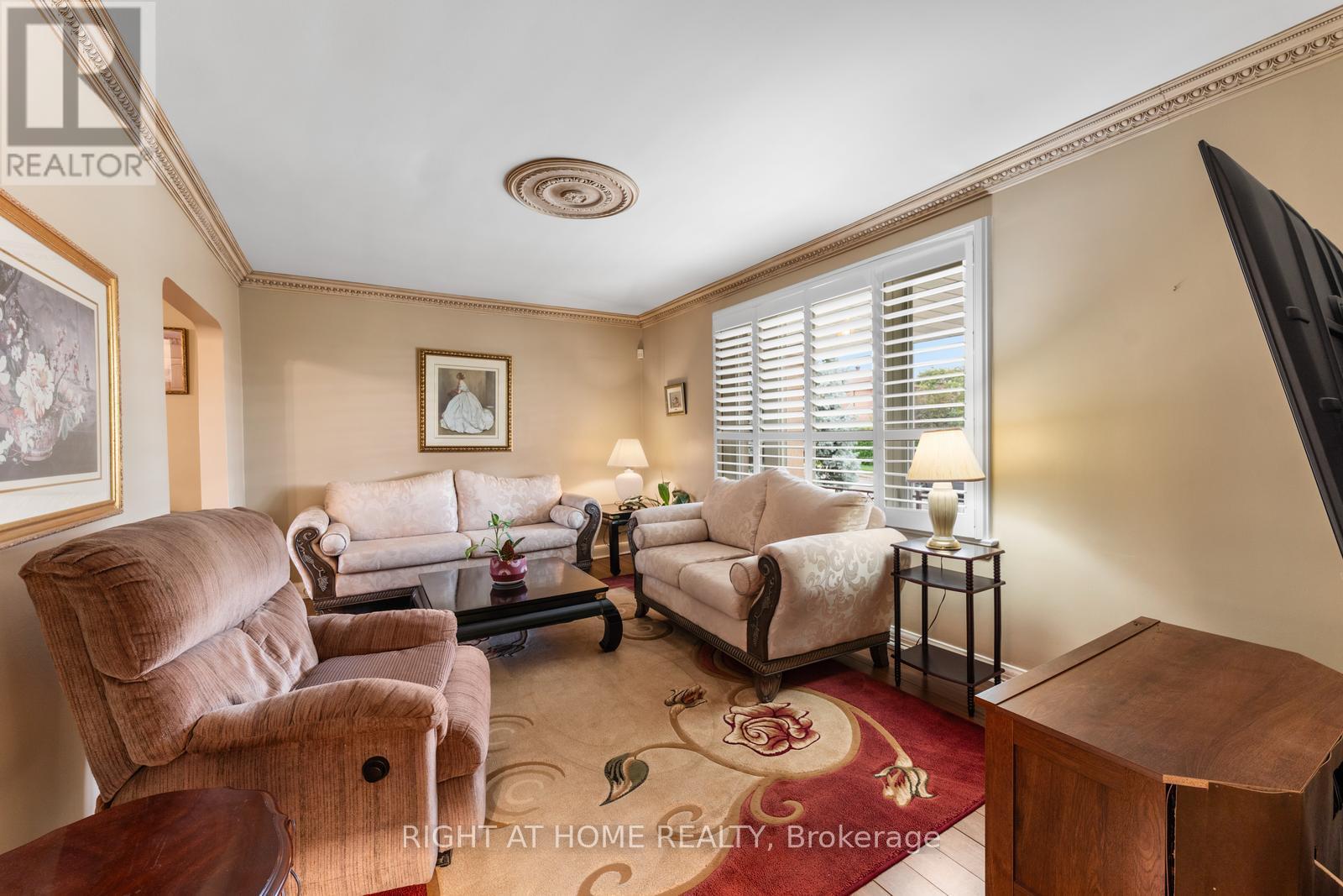 254 Richard Clark Drive, Toronto, Ontario  M3M 1W2 - Photo 7 - W12469864