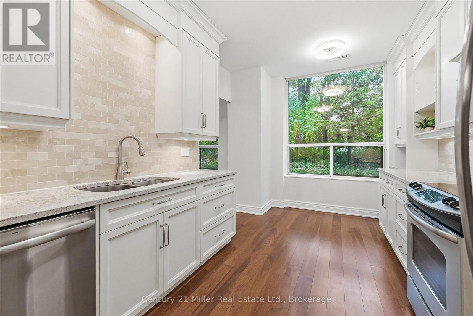 2110 - 100 Burloak Drive, Burlington, Ontario  L7L 6P6 - Photo 4 - W12469873