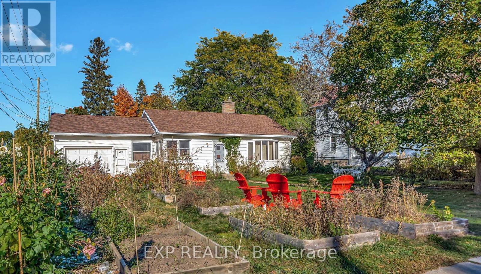 42 PAUL STREET, Prince Edward County, Ontario