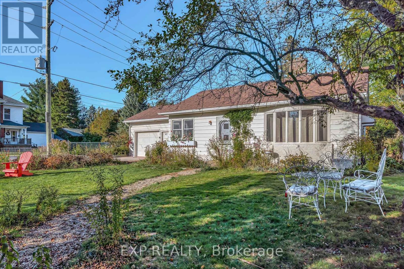 42 Paul Street, Prince Edward County, Ontario  K0K 2T0 - Photo 5 - X12469828