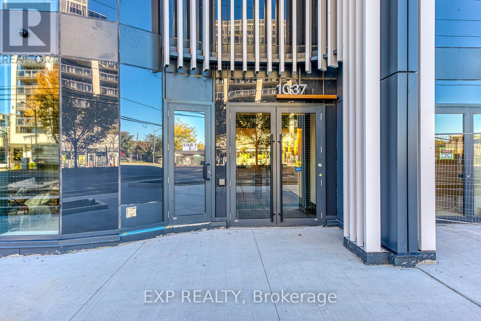 302 - 1037 The Queensway, Toronto, Ontario  M8Z 6C7 - Photo 2 - W12449304