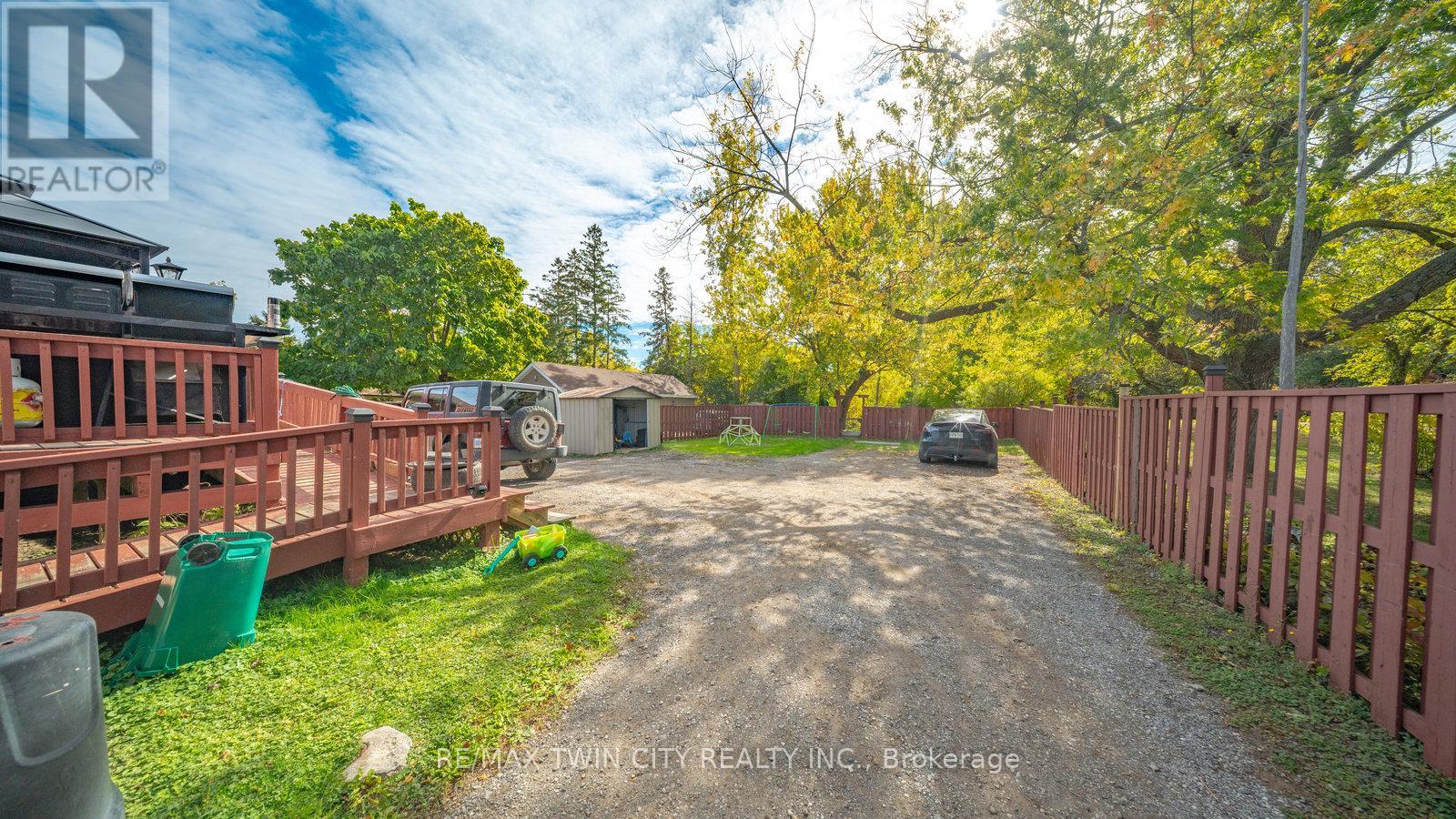 138 Henry Street, Brantford, Ontario  N3S 5C7 - Photo 3 - X12469868