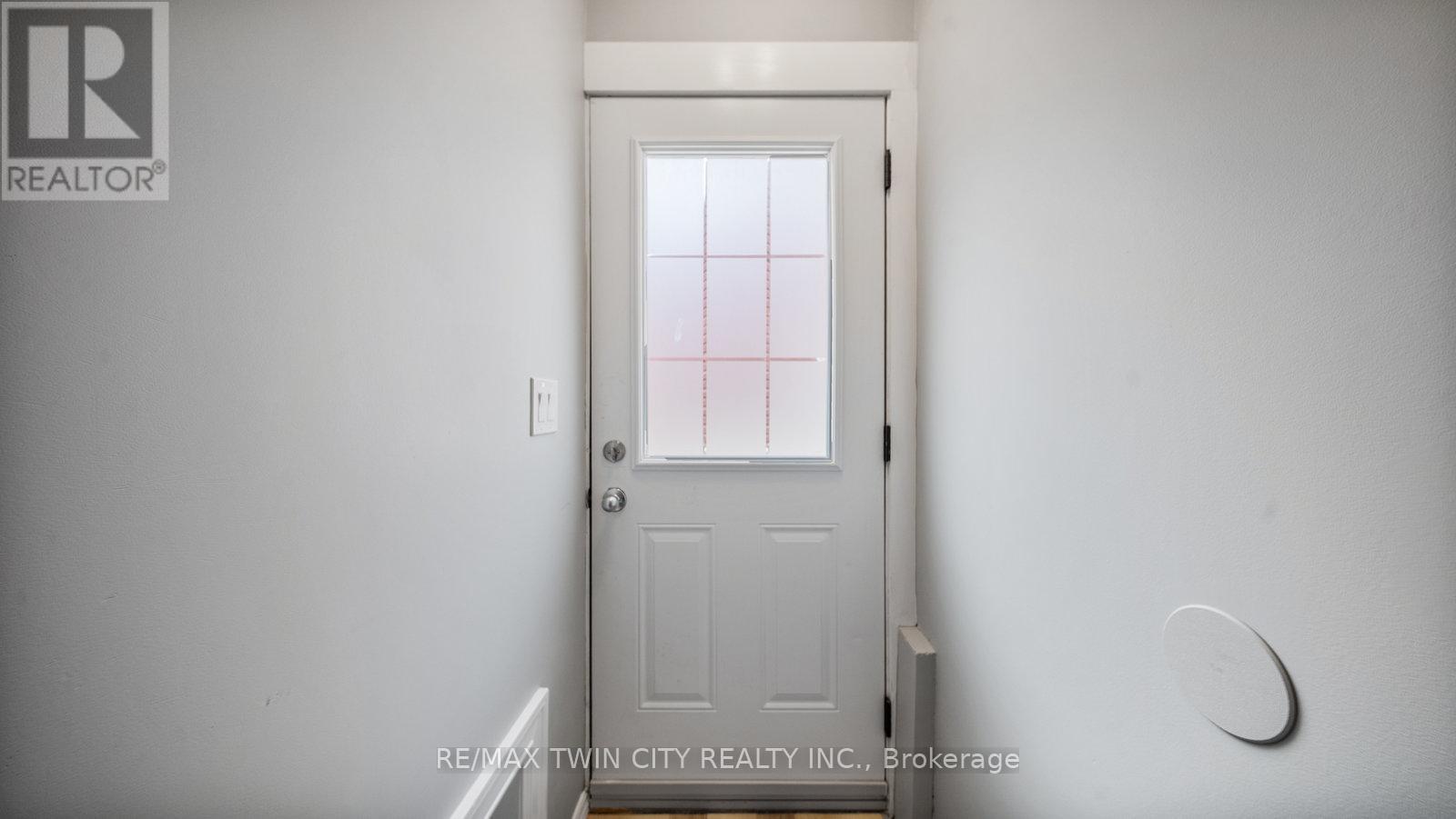 138 Henry Street, Brantford, Ontario  N3S 5C7 - Photo 5 - X12469868