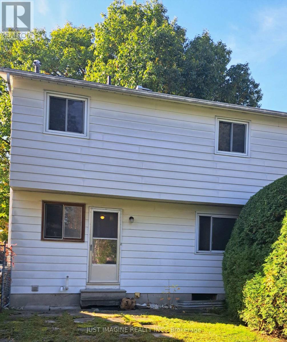 226 Old Colony Road, Ottawa, Ontario  K2L 1M7 - Photo 2 - X12469875