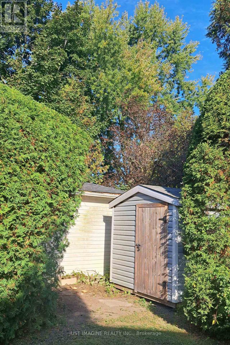 226 Old Colony Road, Ottawa, Ontario  K2L 1M7 - Photo 4 - X12469875