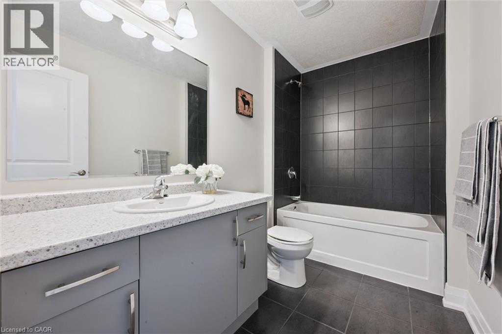 916 Valencia Court, Kitchener, Ontario  N2R 0R5 - Photo 25 - 40779385