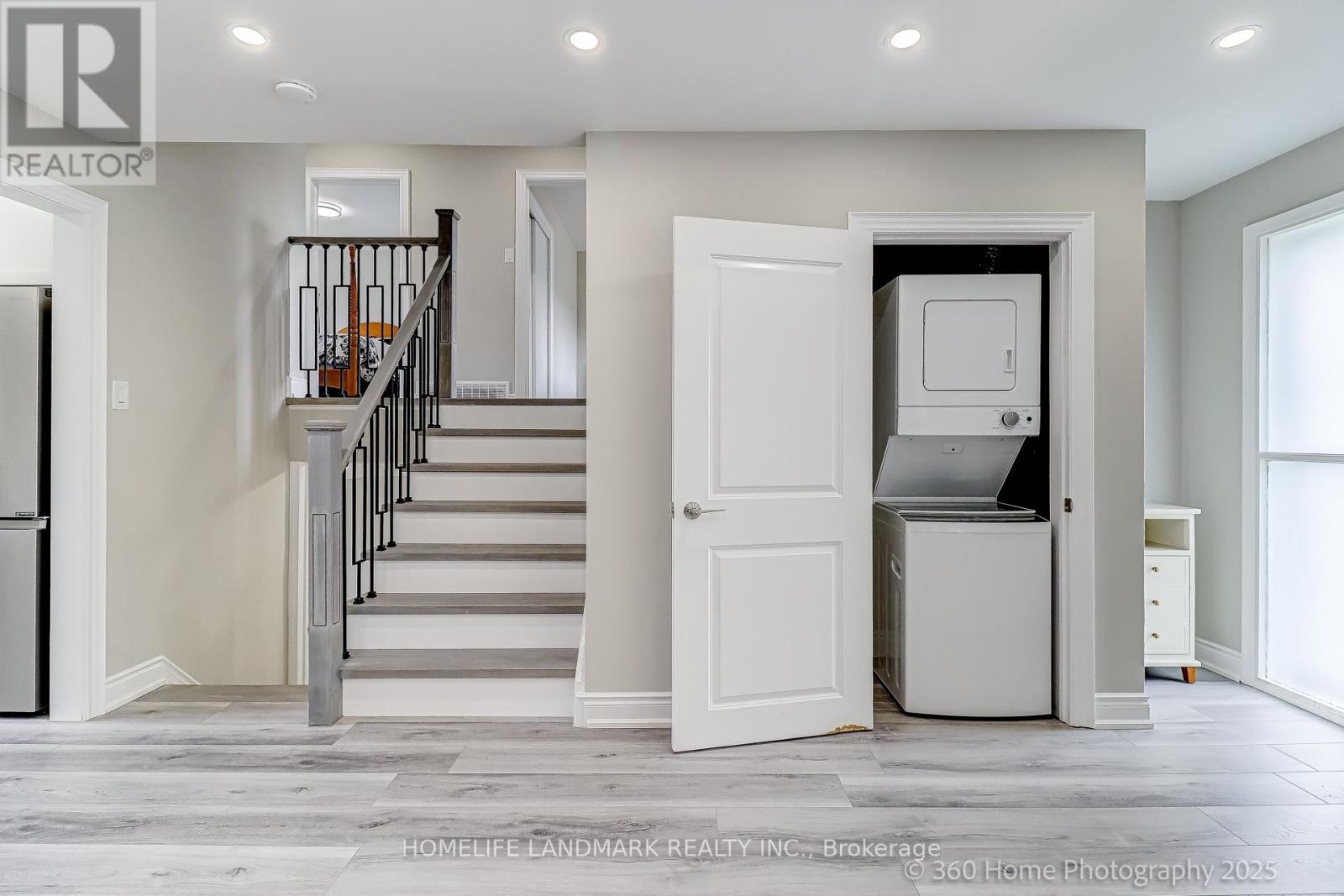 46 Bowerbank Drive, Toronto, Ontario  M2M 1Z8 - Photo 5 - C12469879