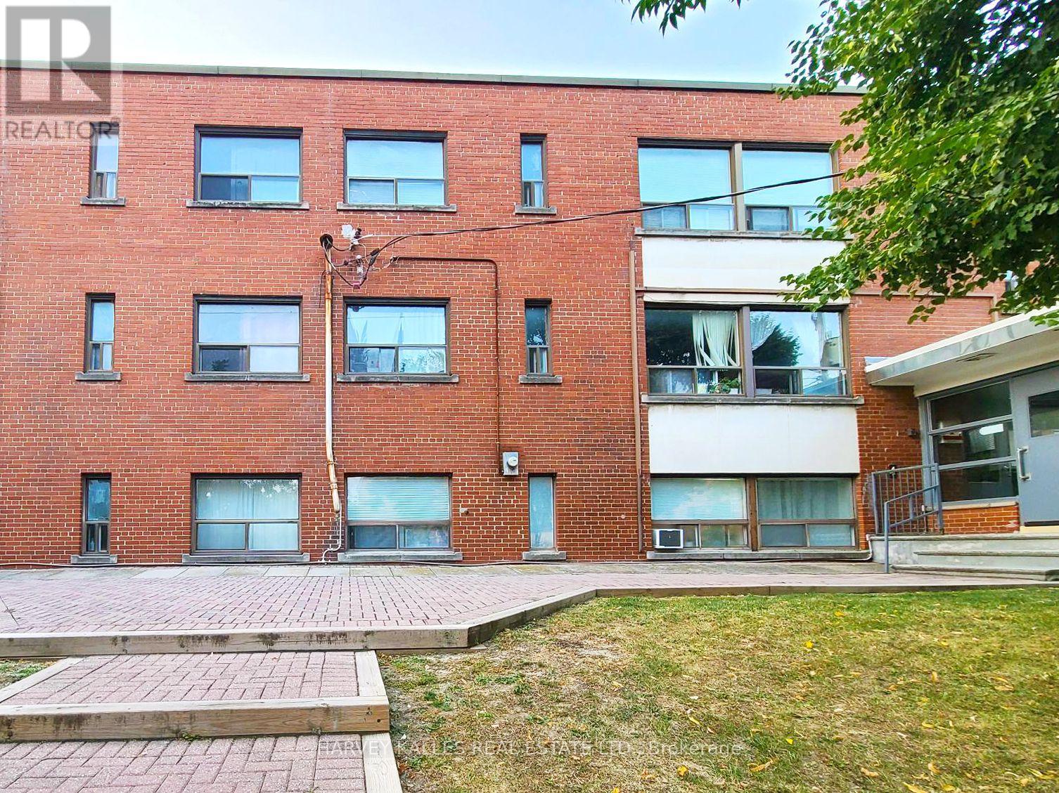 2 - 4 GREENBROOK DRIVE, Toronto, Ontario