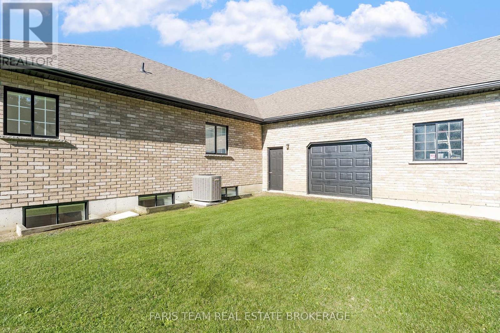 39 Vanderpost Crescent, Essa, Ontario  L0L 2N0 - Photo 35 - N12469883
