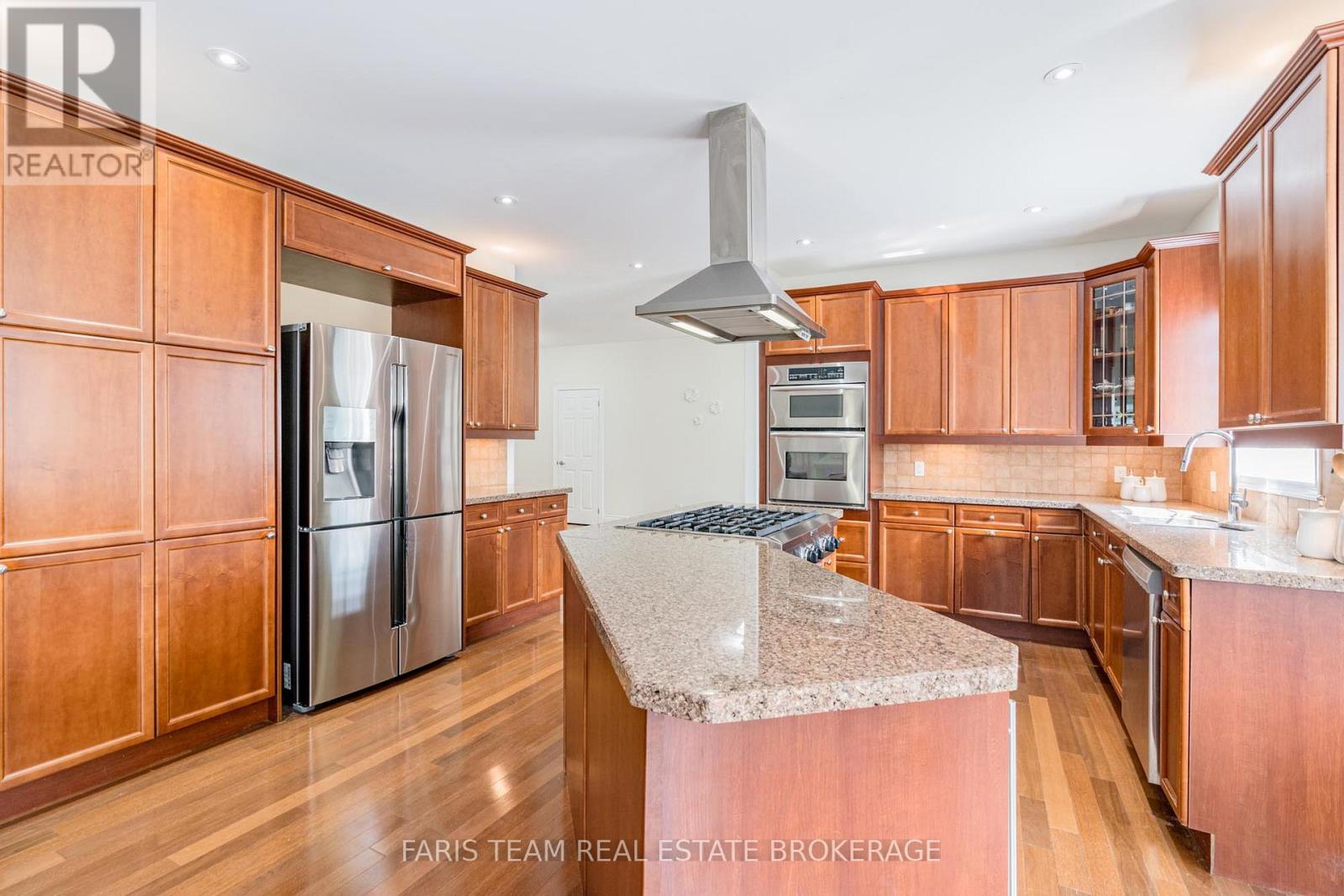 39 Vanderpost Crescent, Essa, Ontario  L0L 2N0 - Photo 6 - N12469883