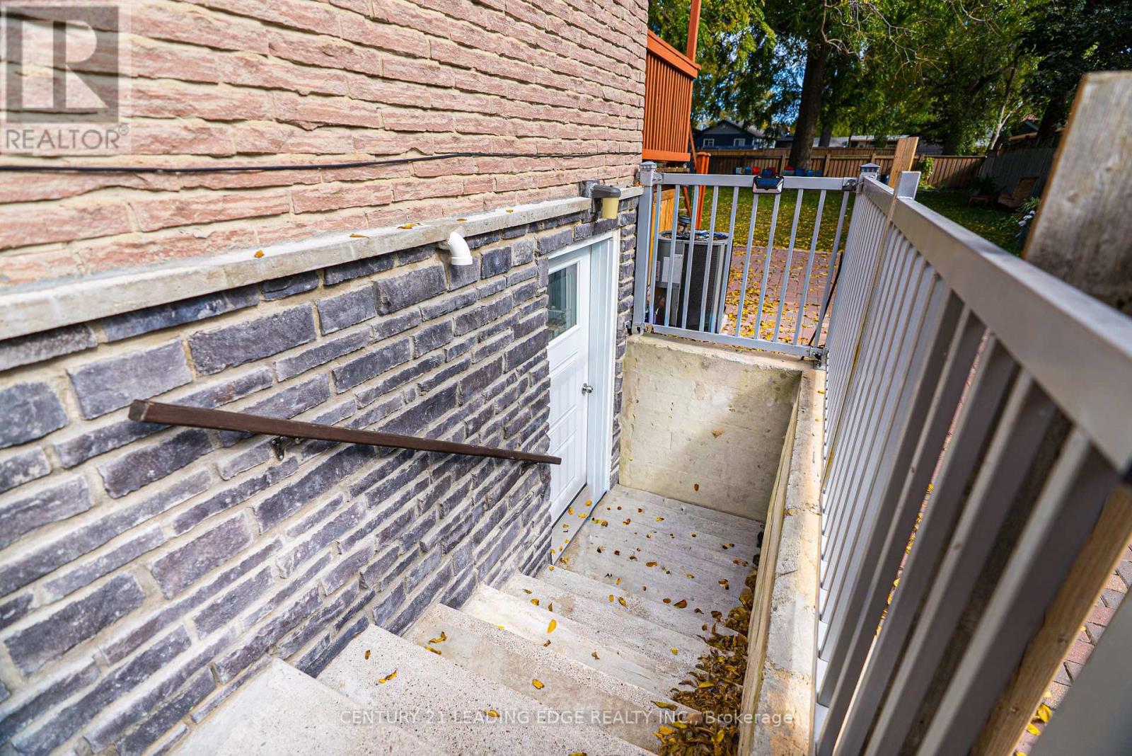55 Lake Drive N, Georgina, Ontario  L4P 1A5 - Photo 25 - N12467639