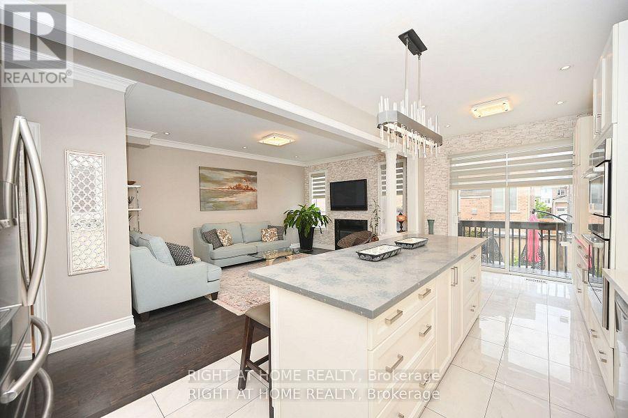 371 Hincks Drive, Milton, Ontario  L9T 8T9 - Photo 3 - W12302803