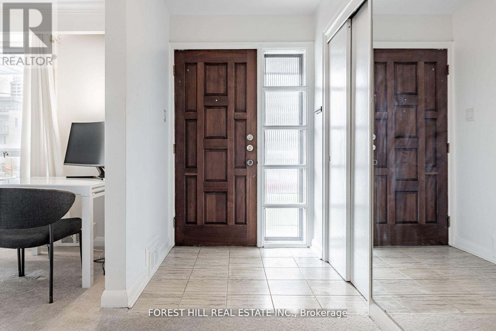 Main - 11 Greenbriar Road, Toronto, Ontario  M2K 1H4 - Photo 4 - C12469885