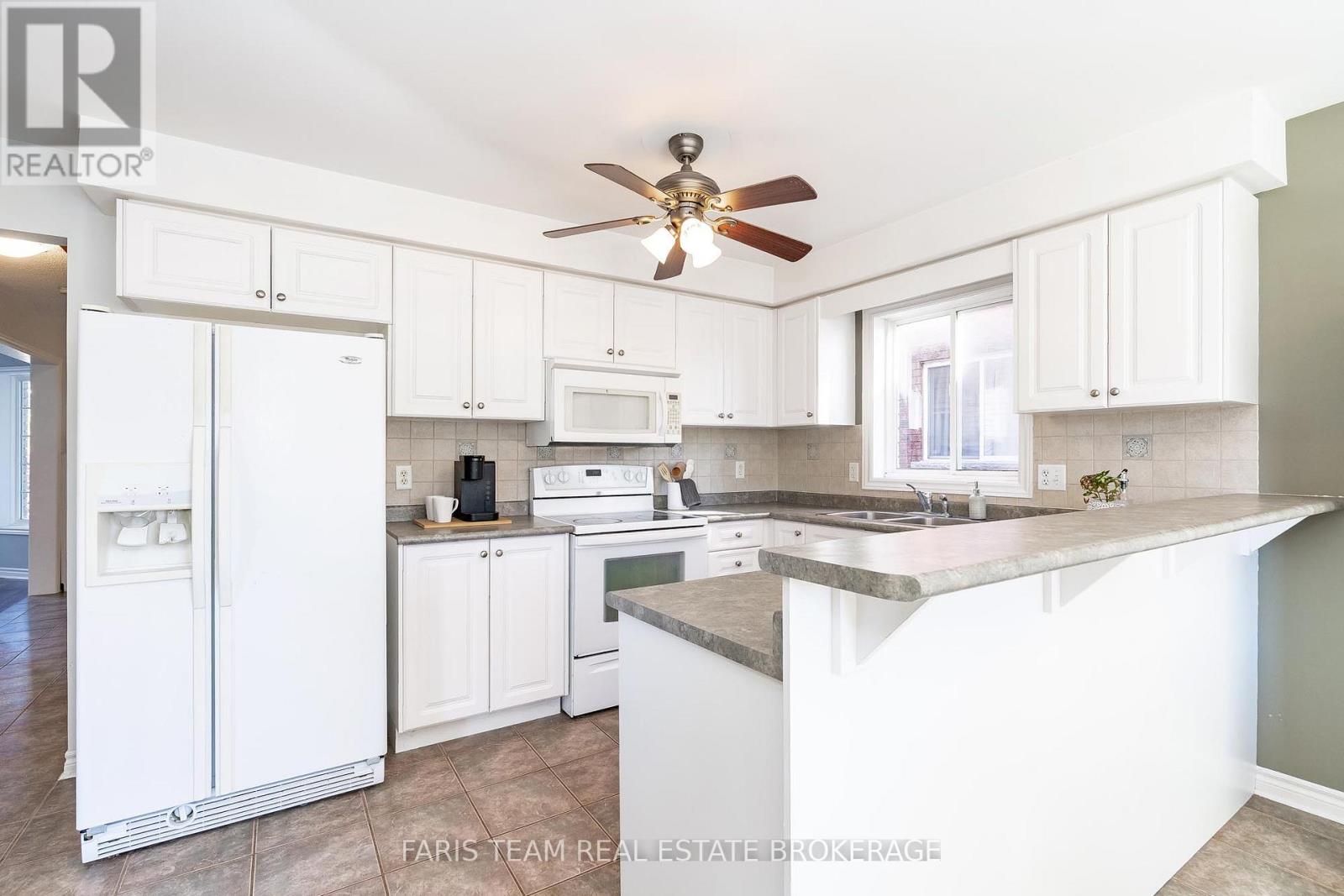 63 Jagges Drive, Barrie, Ontario  L4N 0W8 - Photo 6 - S12469901