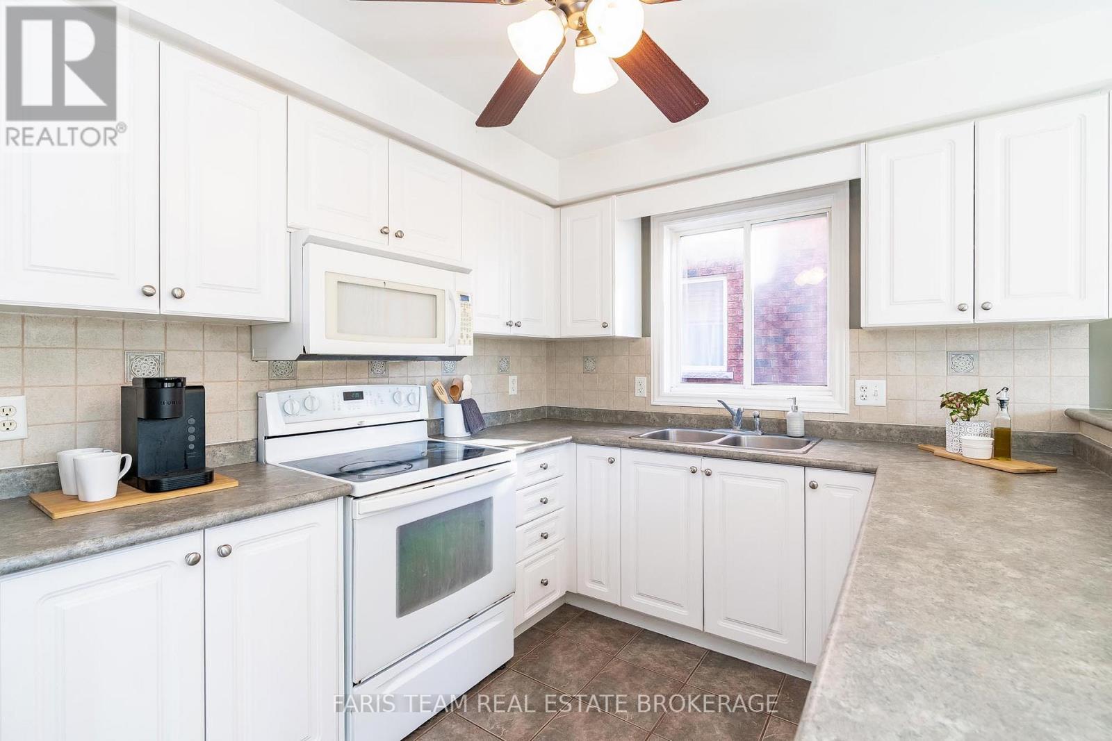 63 Jagges Drive, Barrie, Ontario  L4N 0W8 - Photo 7 - S12469901