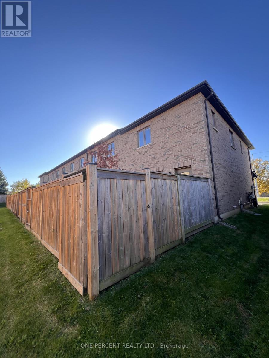 1165 West 5th Street, Hamilton, Ontario  L9B 1J5 - Photo 2 - X12469889