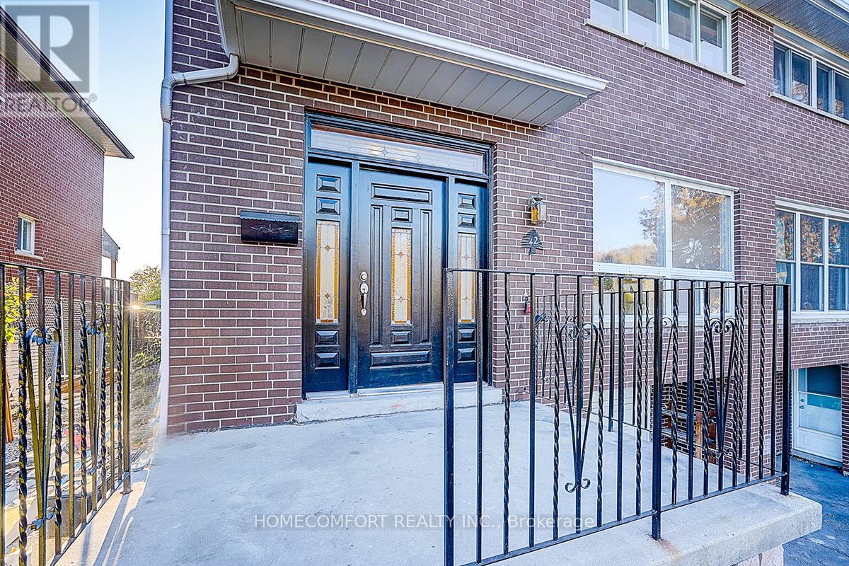 42 Greyhound Drive, Toronto, Ontario  M2H 1K3 - Photo 2 - C12469912