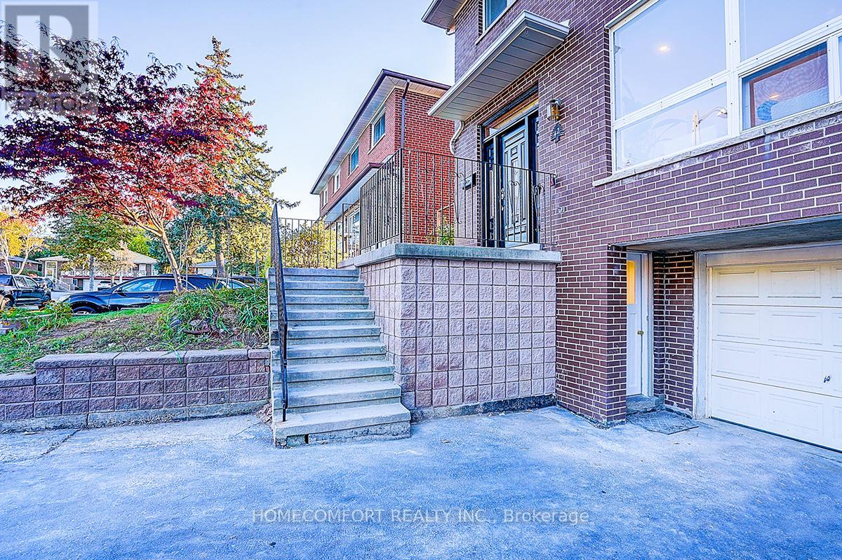 42 Greyhound Drive, Toronto, Ontario  M2H 1K3 - Photo 3 - C12469912