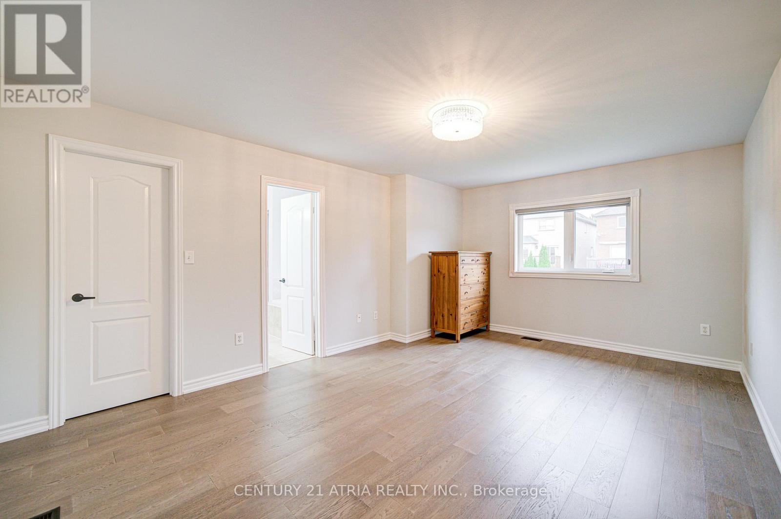 273 Conover Avenue, Aurora, Ontario  L4G 7X2 - Photo 17 - N12468175