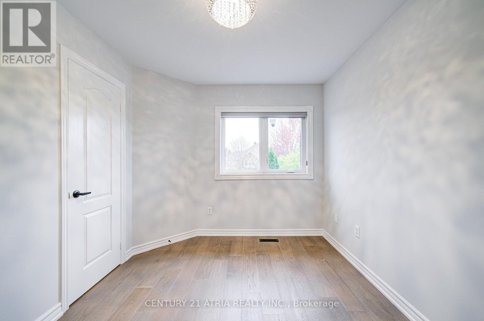 273 Conover Avenue, Aurora, Ontario  L4G 7X2 - Photo 25 - N12468175