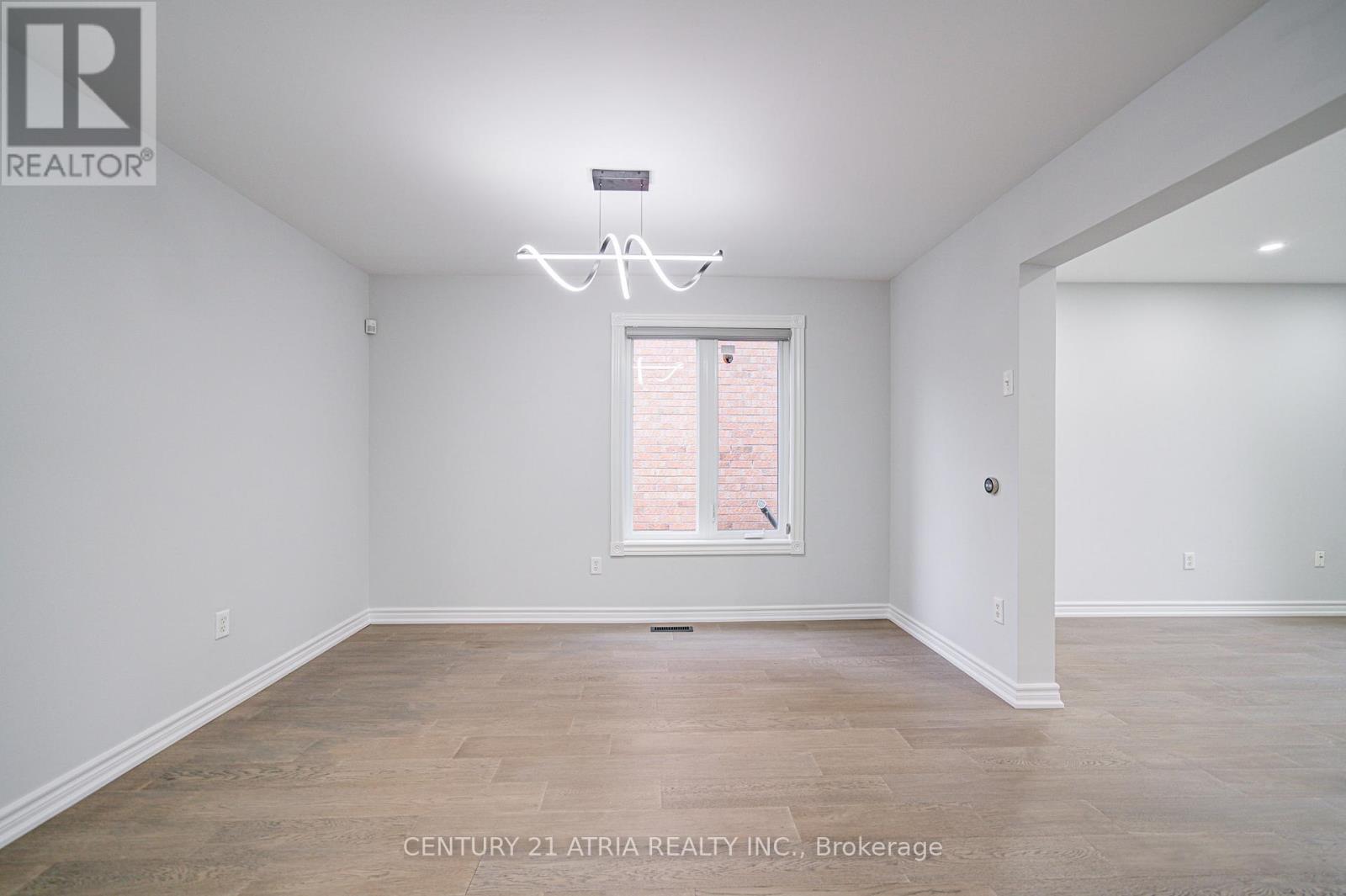 273 Conover Avenue, Aurora, Ontario  L4G 7X2 - Photo 8 - N12468175