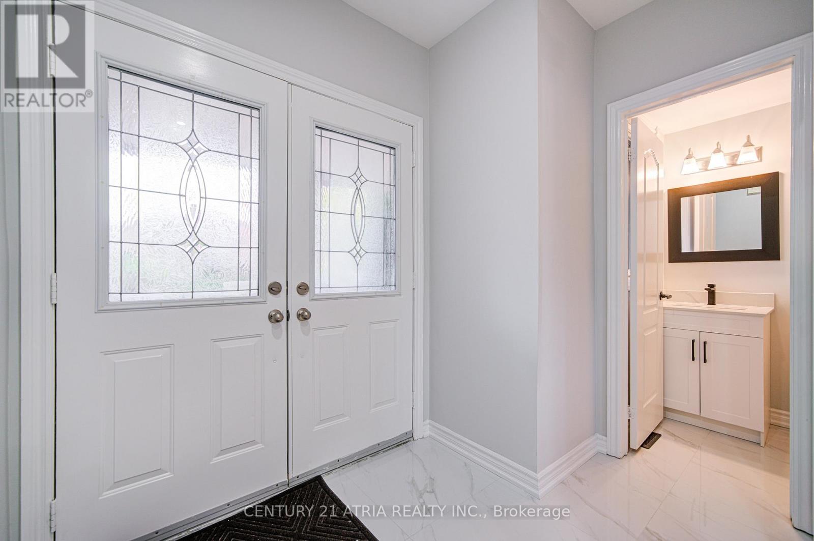 273 Conover Avenue, Aurora, Ontario  L4G 7X2 - Photo 4 - N12468175
