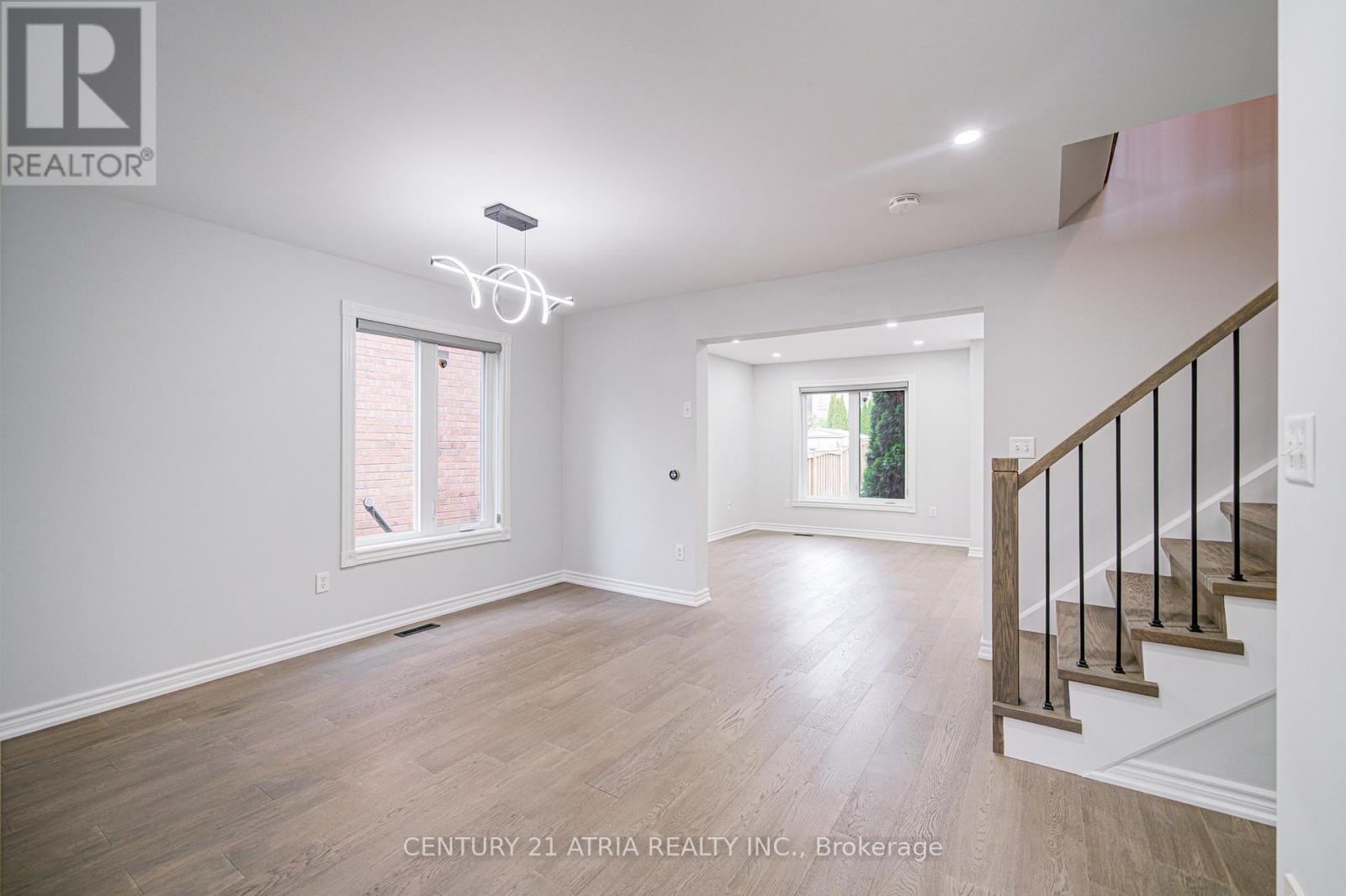 273 Conover Avenue, Aurora, Ontario  L4G 7X2 - Photo 6 - N12468175