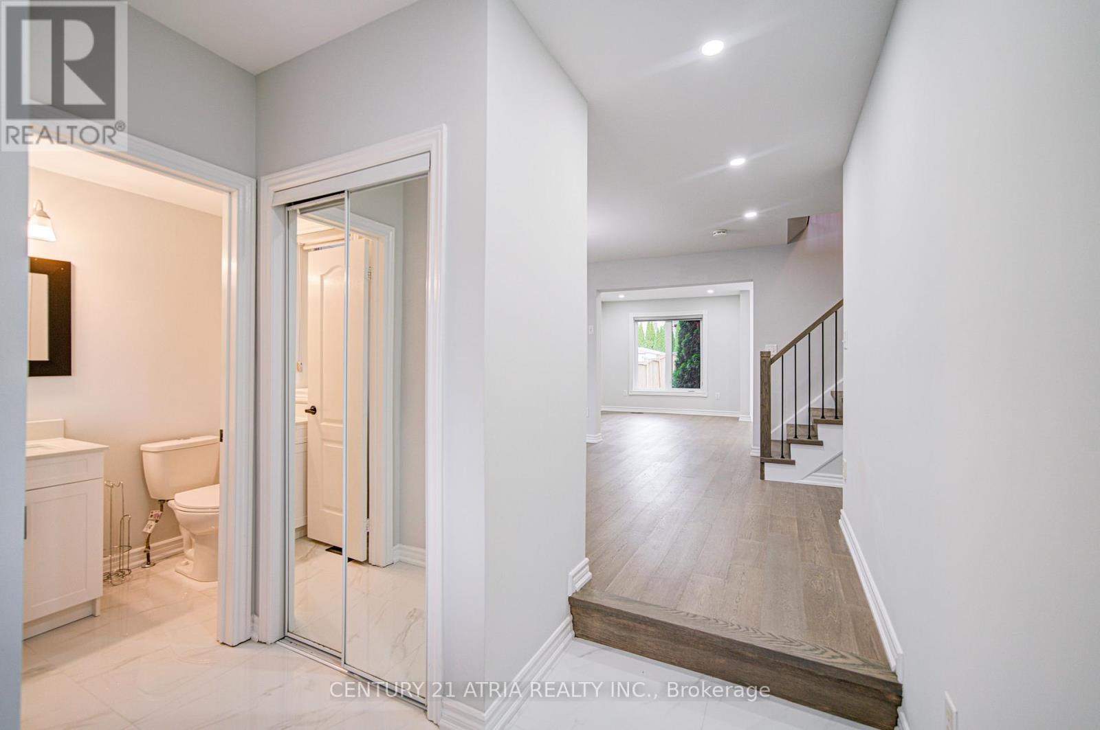 273 Conover Avenue, Aurora, Ontario  L4G 7X2 - Photo 5 - N12468175