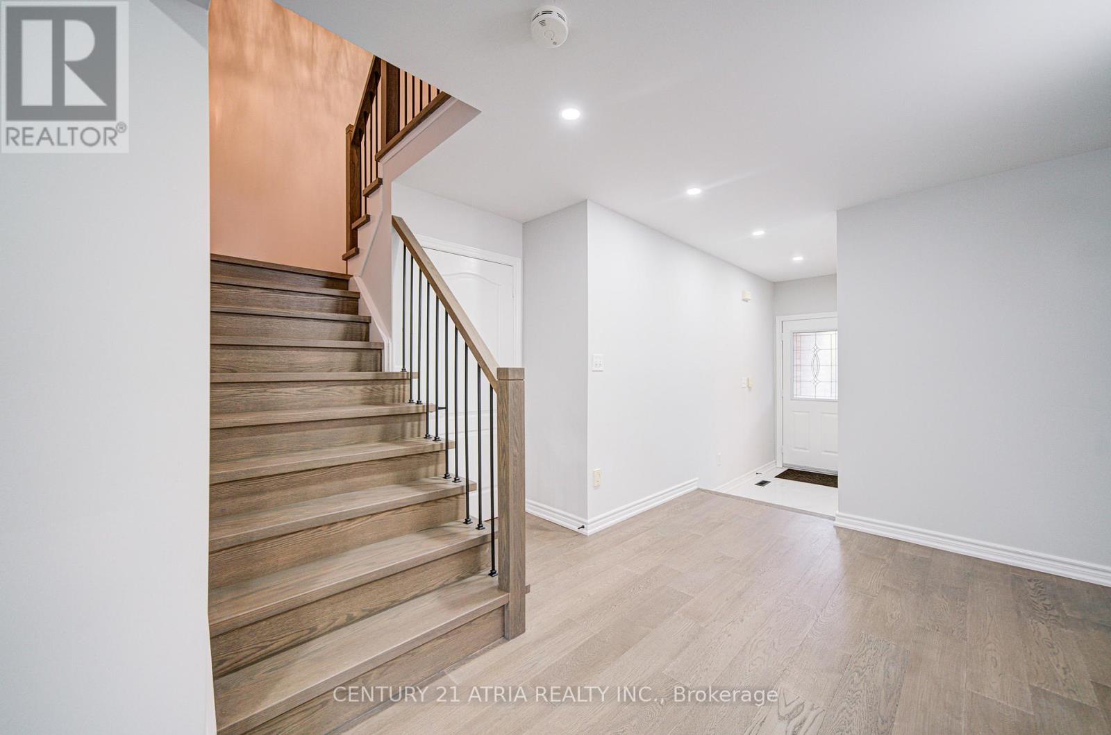 273 Conover Avenue, Aurora, Ontario  L4G 7X2 - Photo 9 - N12468175