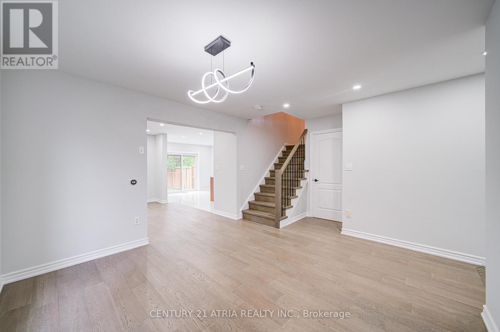 273 Conover Avenue, Aurora, Ontario  L4G 7X2 - Photo 7 - N12468175