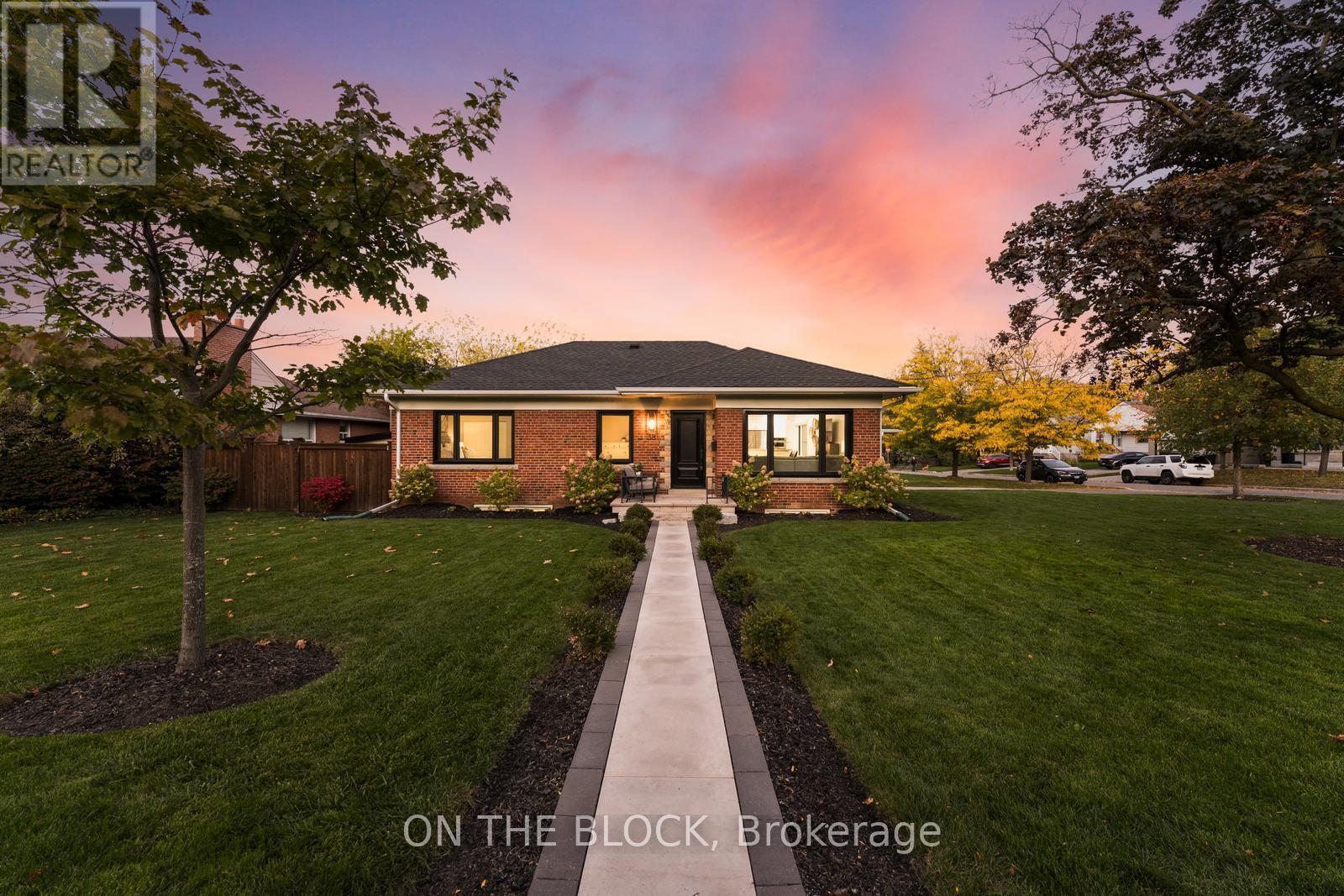 38 LAMONT AVENUE, Toronto, Ontario